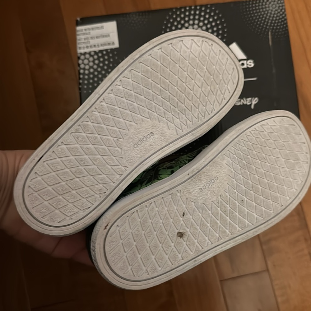 Disney adidas muppets Kermit the frog green leaf 🍃 sneakers size 10 toddler. - Picture 3 of 5